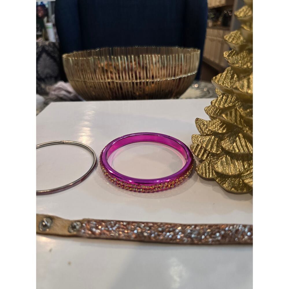 3 pink bracelets - Picture 6 of 7